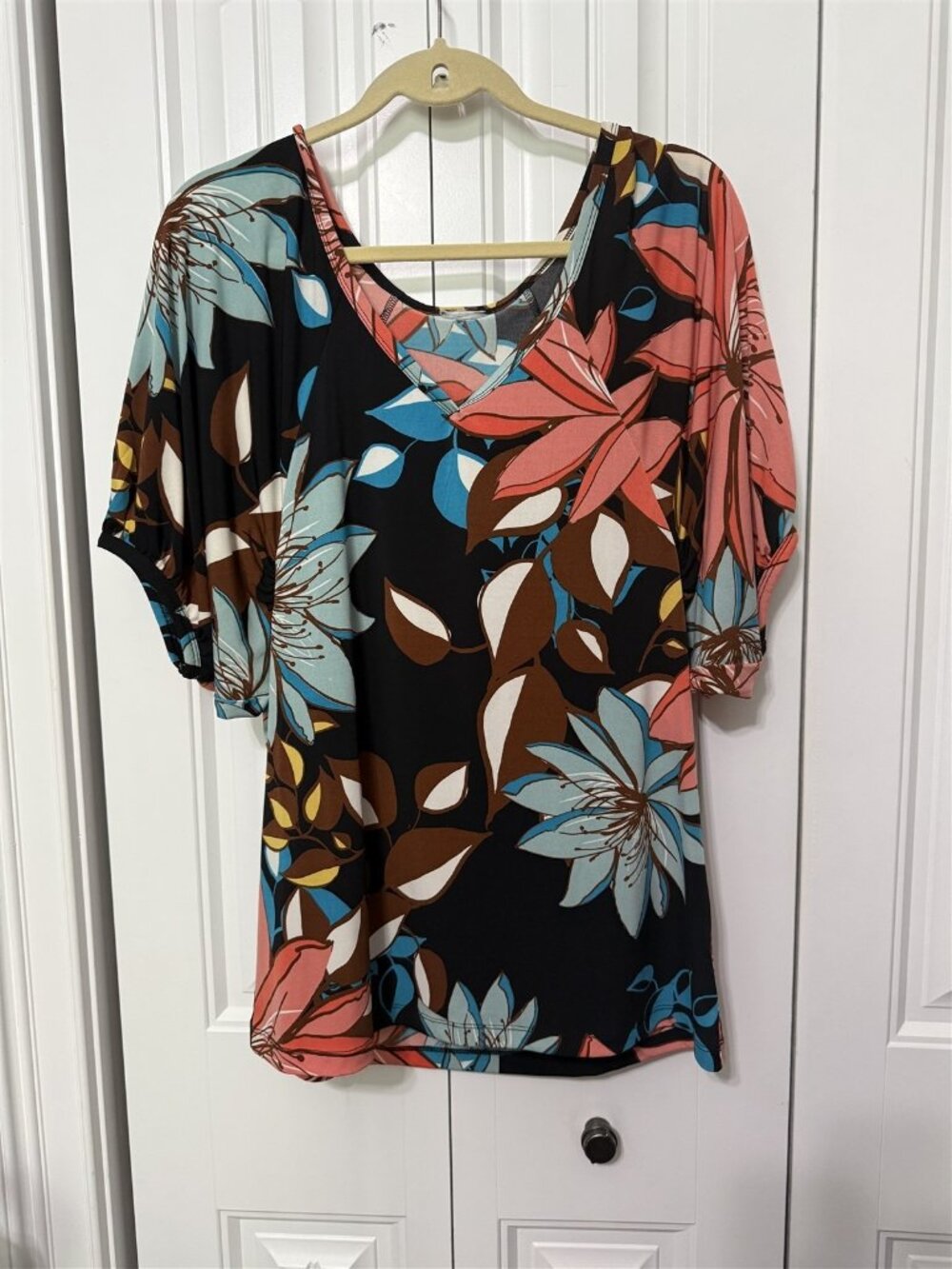 Womens Top Flowy Floral Tropical Polyester J C Penney Large V Neck Flattering